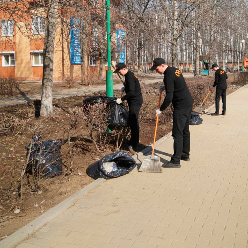 Уборка листьев в Боброве